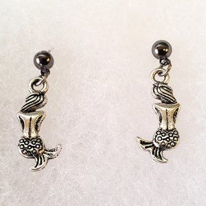 2/20$ NWT mermaid earrings